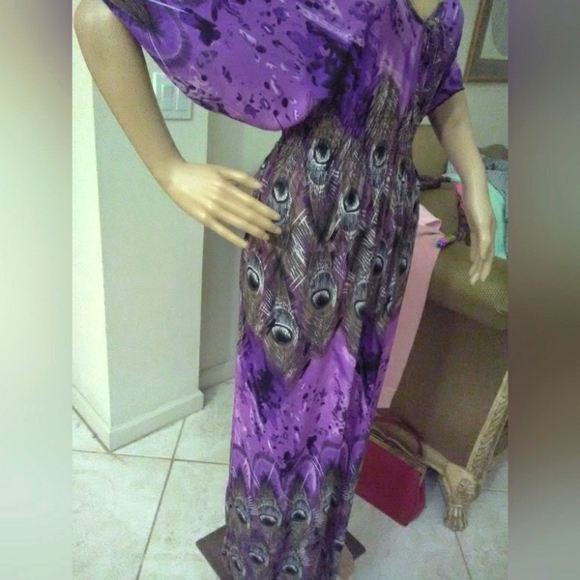 BNWT MAXI DRESS (READS ONE SIZE ALL) LAVENDER/ PURPLE W/ PEACOCK FEATHERS - Picture 7 of 8